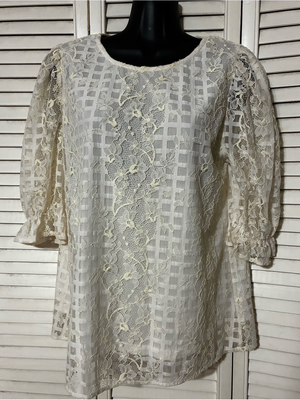 entro Cream Lace Puff Sleeve Blouse